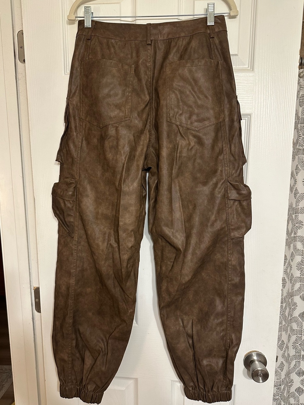 Women’s Brown Faux Leather Cargo Pocket Jogger Tapered Pants L Streetwear Grunge - Picture 5 of 8